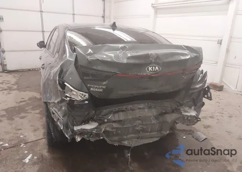 2021 Kia Forte Lxs z USA, uszkodzony, nr VIN 3KPF24AD4ME393253